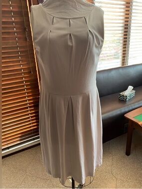 Banana Republic flattering gorgeous dress - EUC